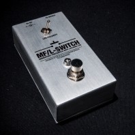 Momentary footswitch with latching LED